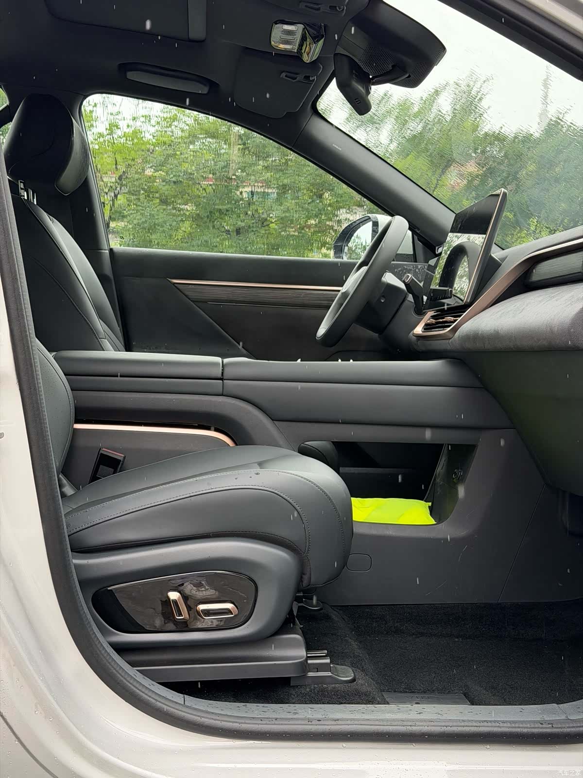 DongFeng eπ008, 2025 8