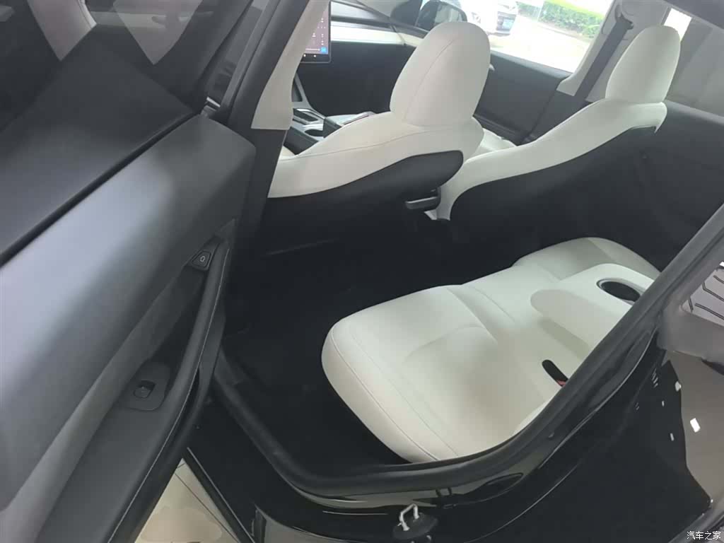 Tesla Model Y, 2023 17