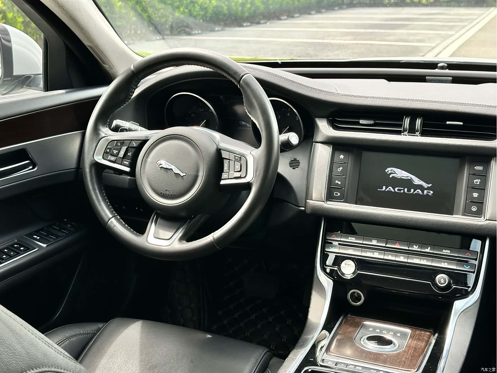 Land Rover XFL, 2018 13