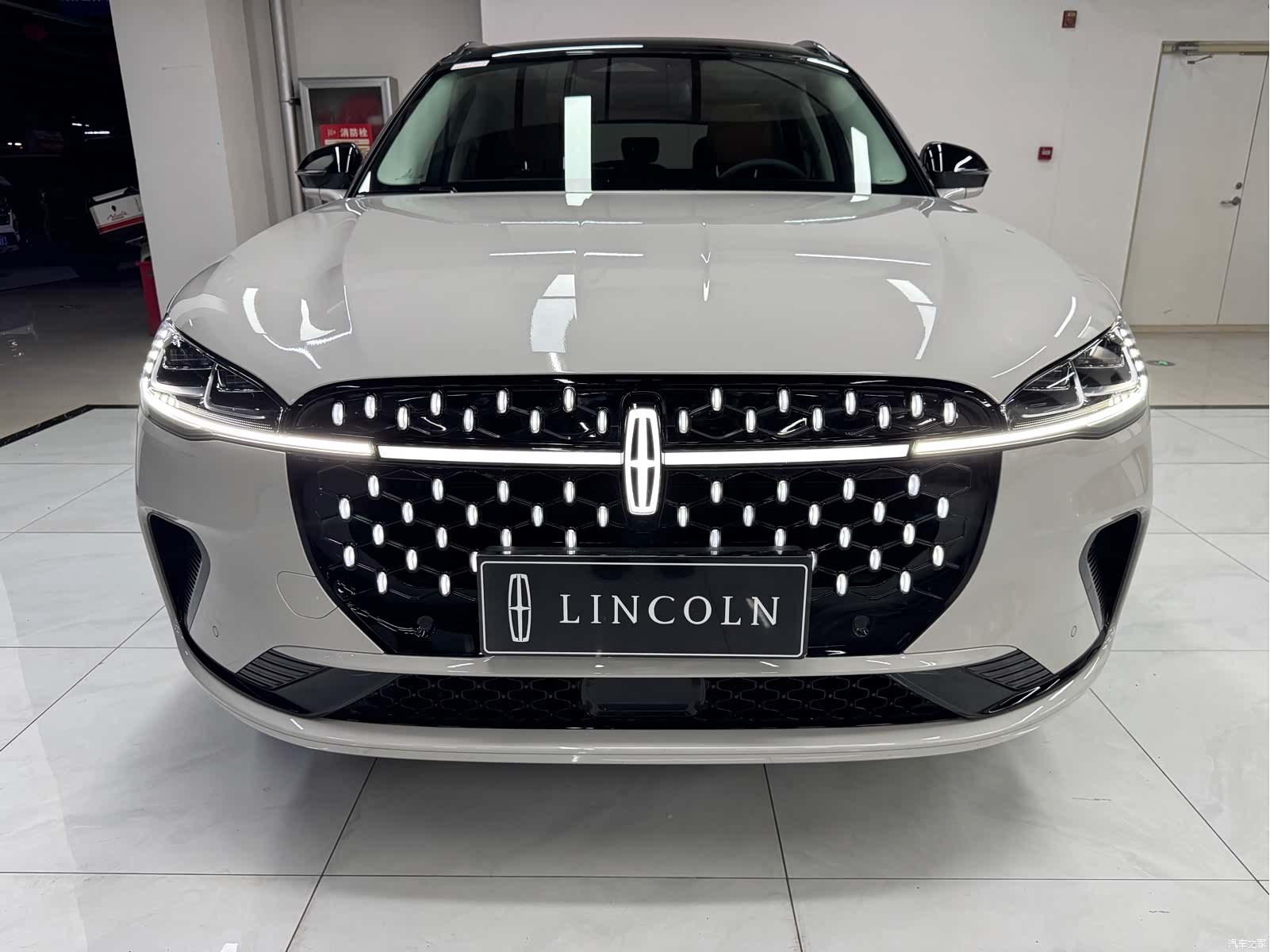 Lincoln Corsair, 2025 все фото
