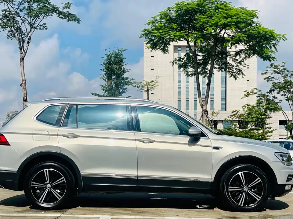 Volkswagen Tiguan L
