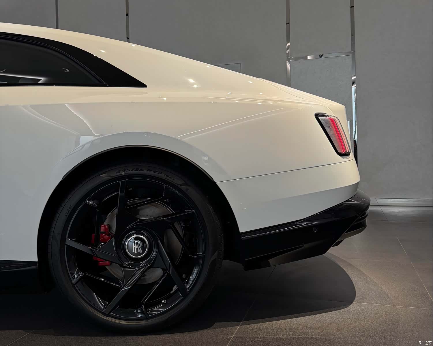Rolls-Royce Spectre, 2026 13