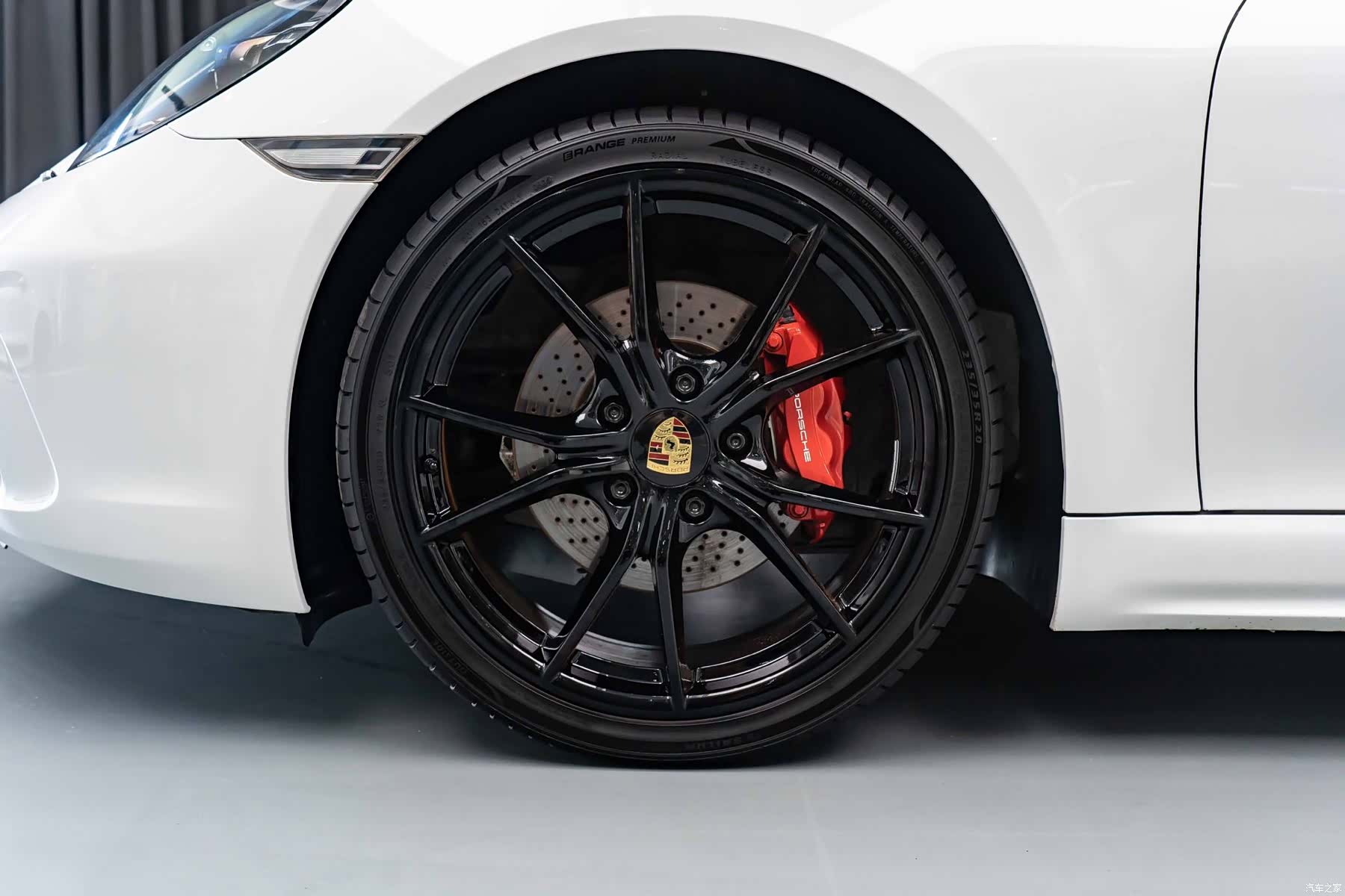 Porsche Cayman, 2019 все фото