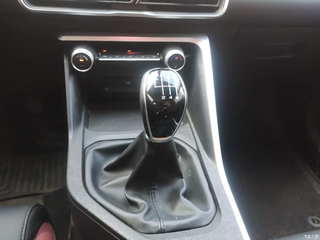 Geely Coolray, 2021 14
