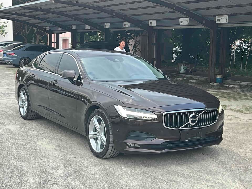 Volvo S90