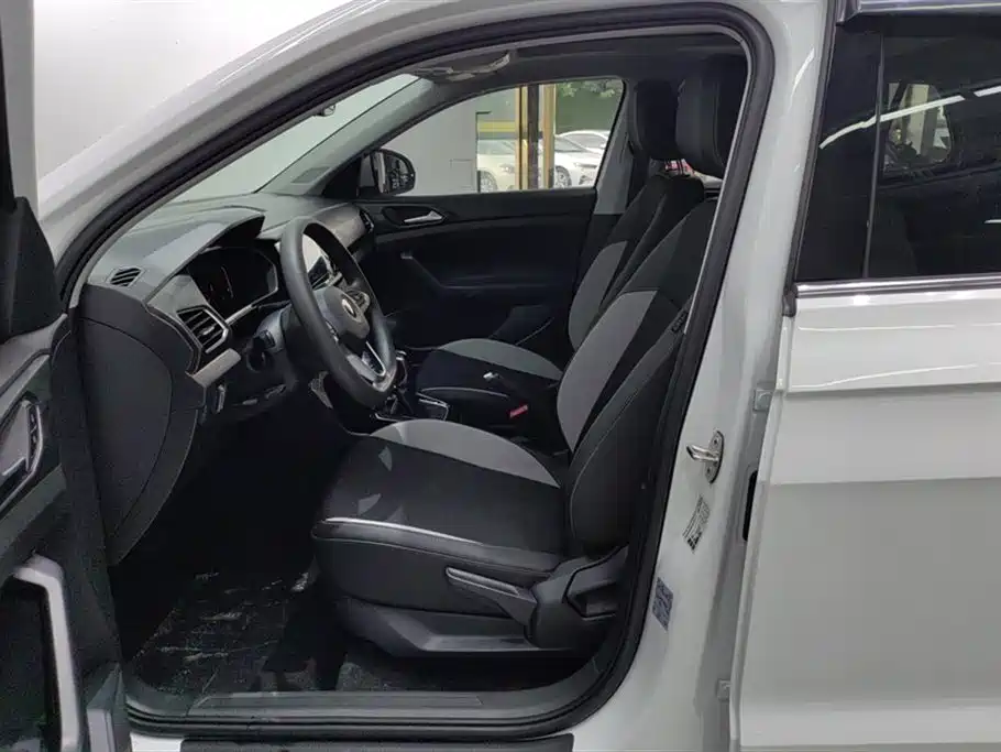 Volkswagen Exploring the shadow