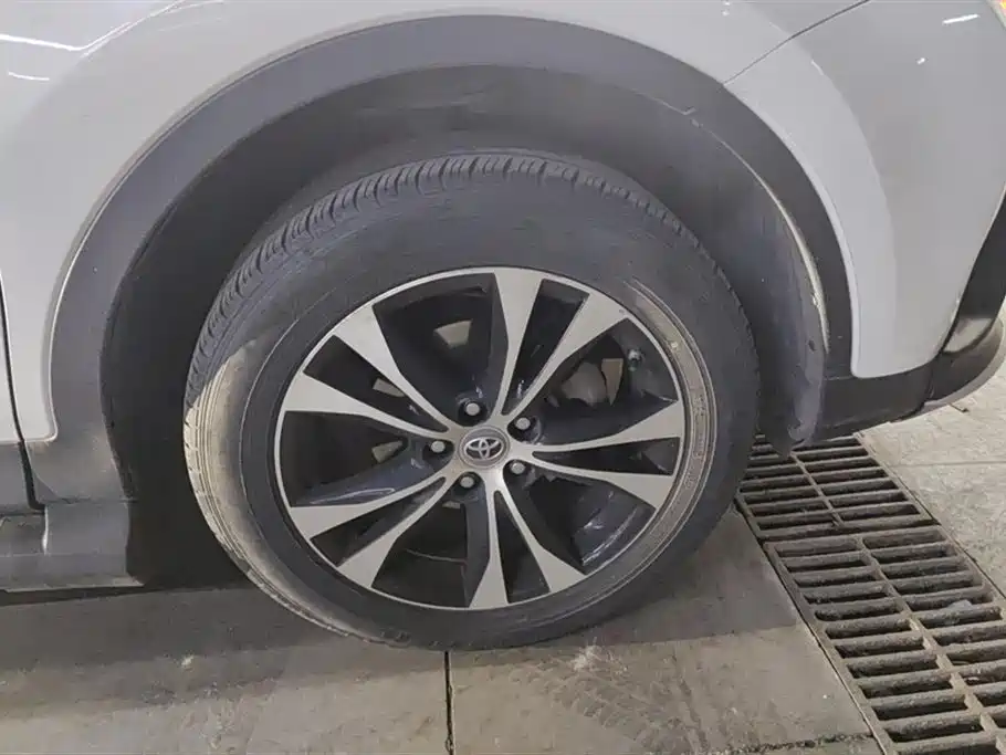 Toyota RAV4 Rongfang