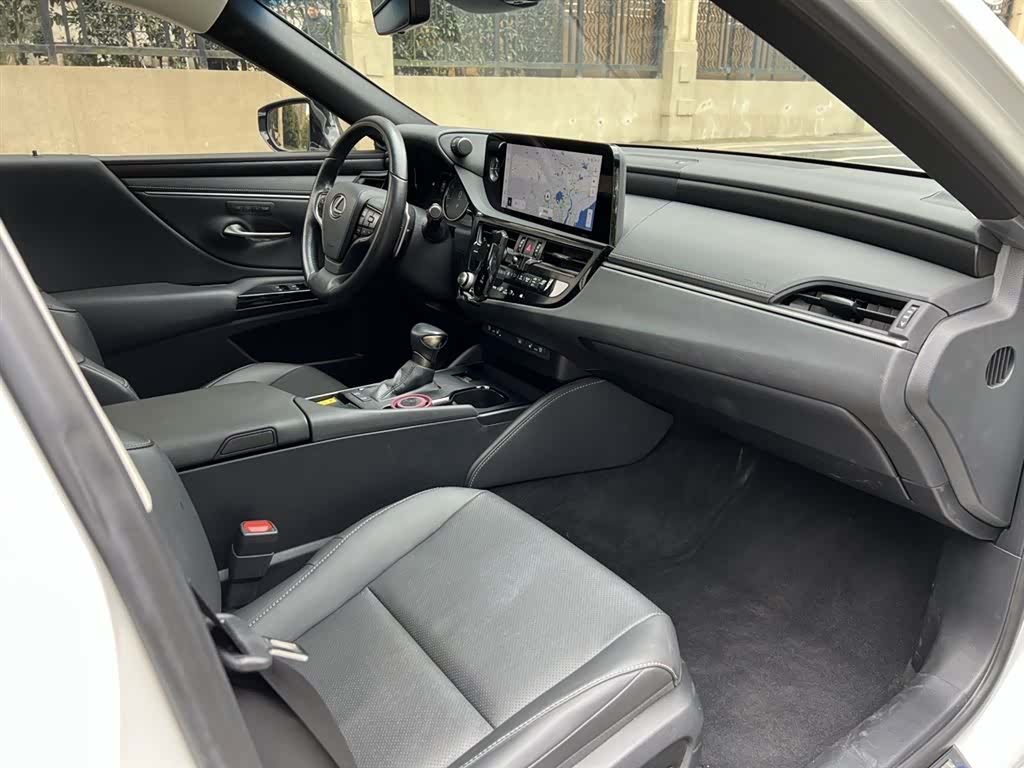 Lexus ES, 2024 11