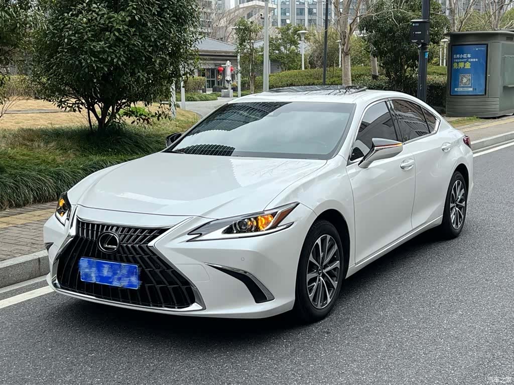 Lexus ES, 2024 1