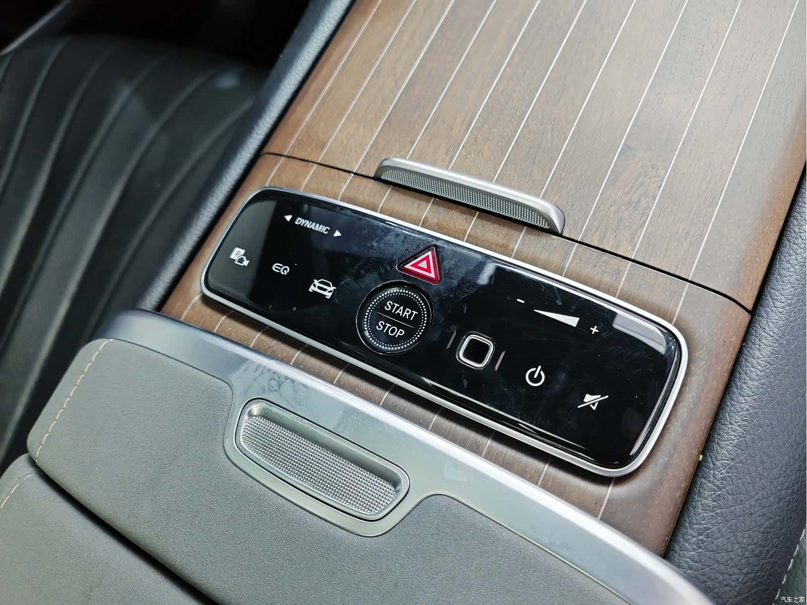 Mercedes-Benz EQS, 2023 16