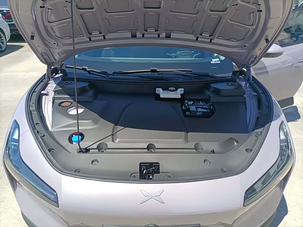 Xpeng Mona M03, 2025 10