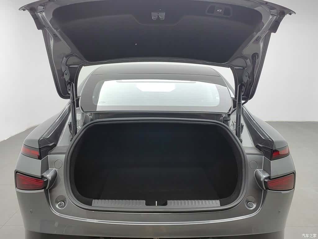 Xpeng P7, 2022 16