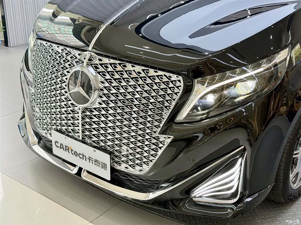Mercedes-Benz V-Class, 2024 3