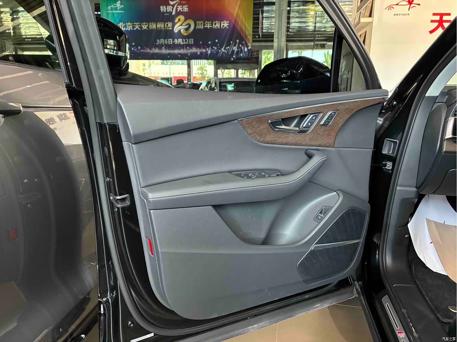 Audi Q7, 2025 4