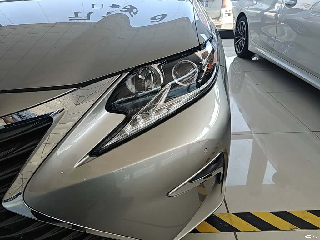 Lexus ES, 2018 24