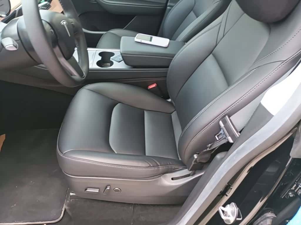 Tesla Model Y, 2022 15