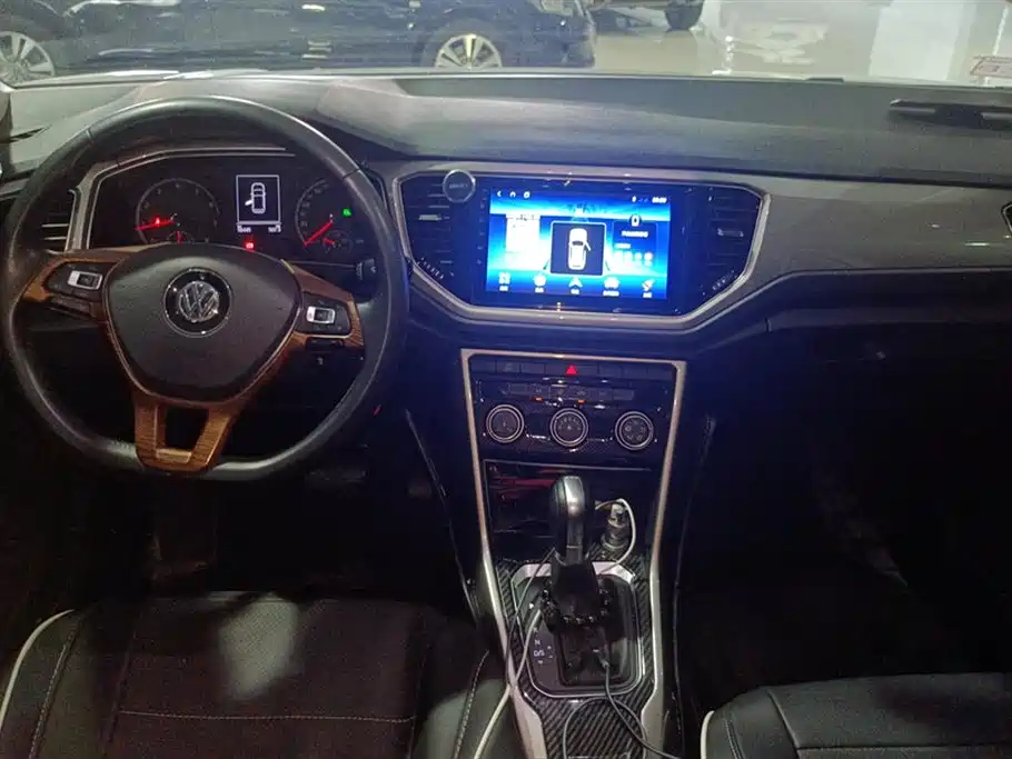 Volkswagen T-ROC exploring Songs