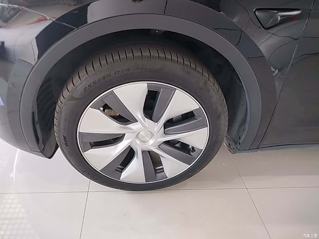 Tesla Model Y, 2023 23