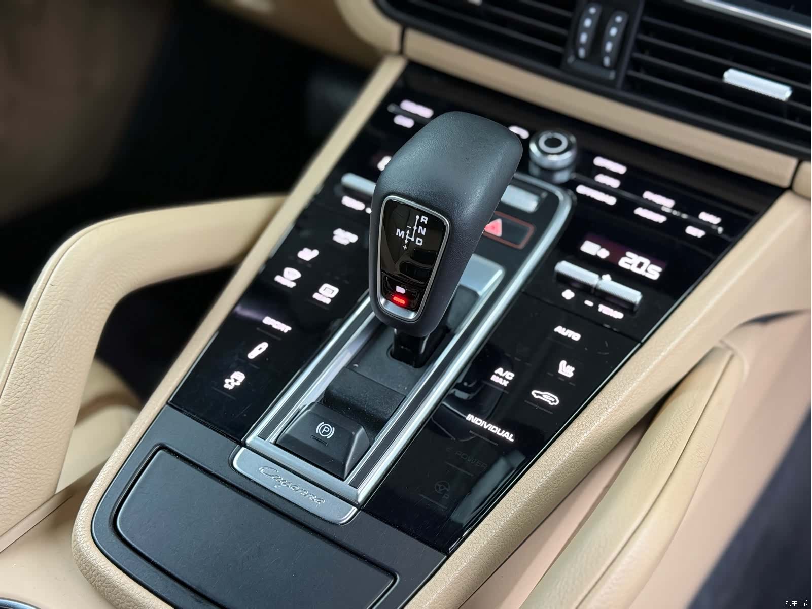 Porsche Cayenne, 2018 9