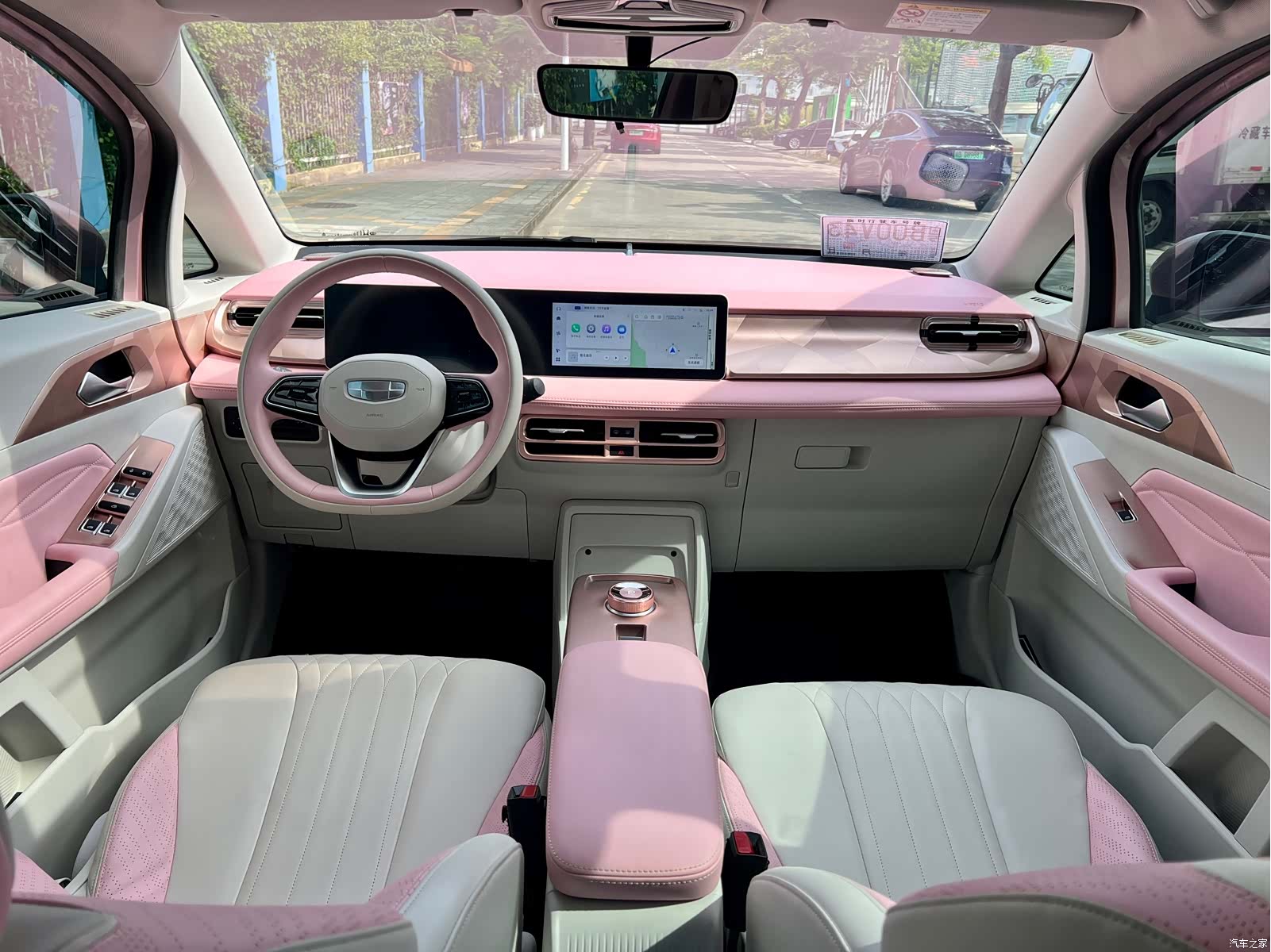 Geely E, 2023 все фото