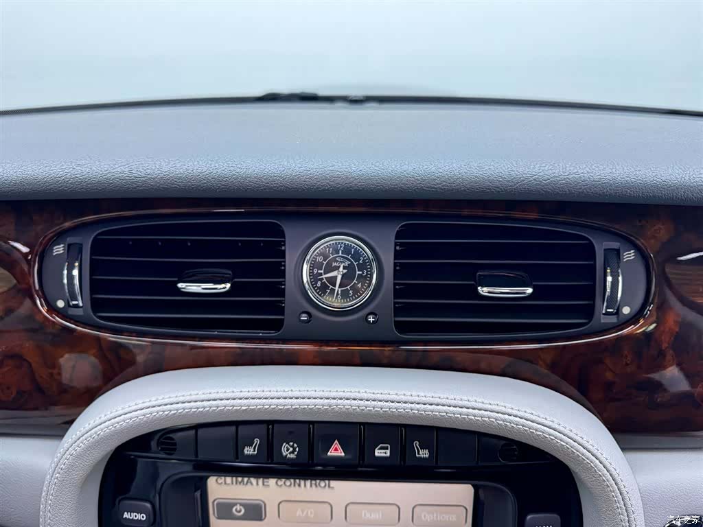 Jaguar XJ, 2009 15