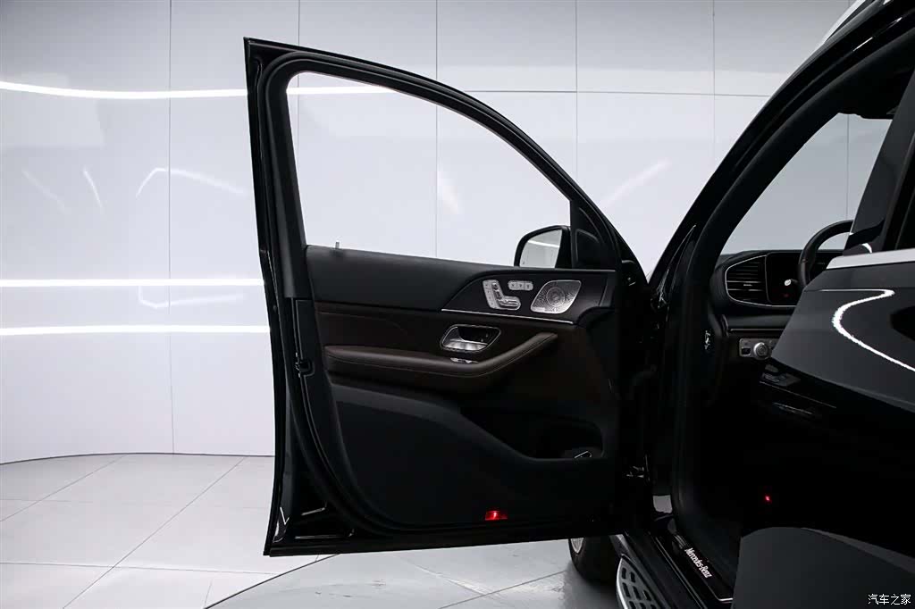 Mercedes-Benz GLS, 2022 11