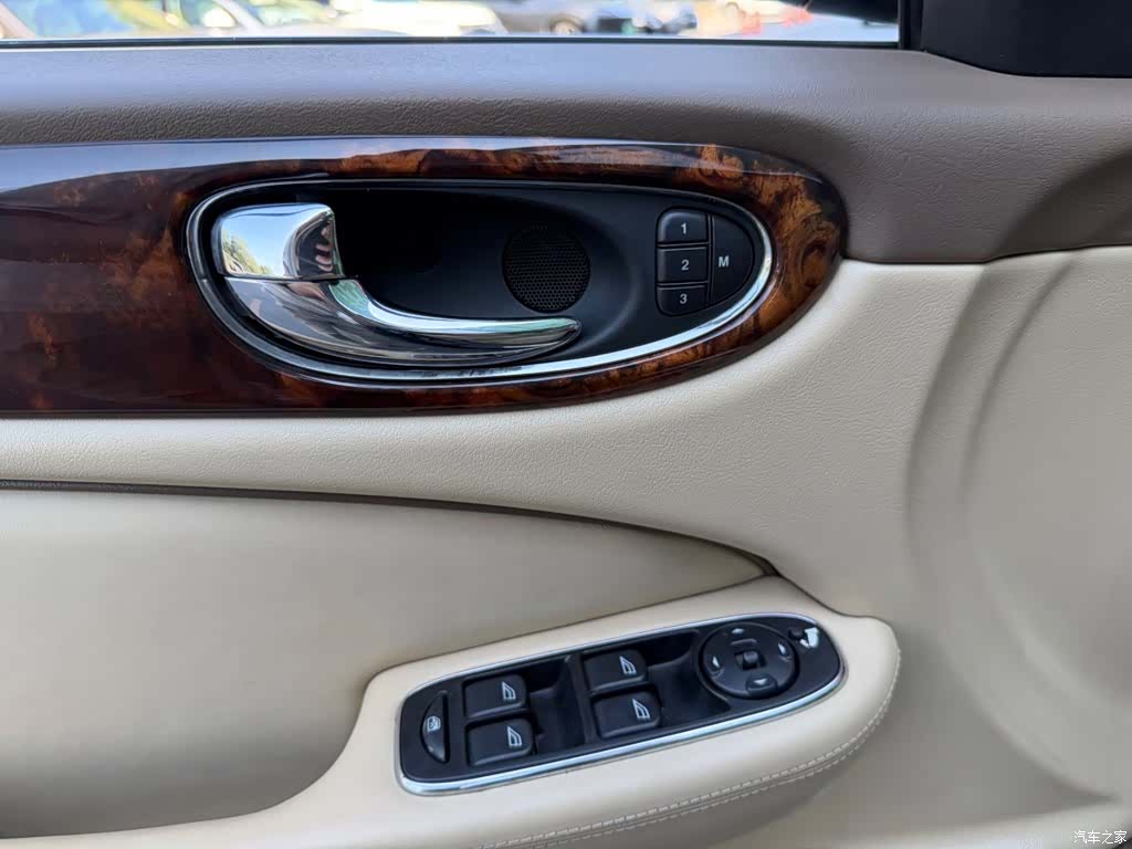 Jaguar XJ, 2005 11