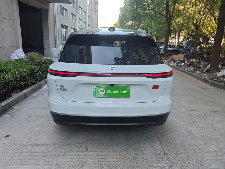NIO ES8