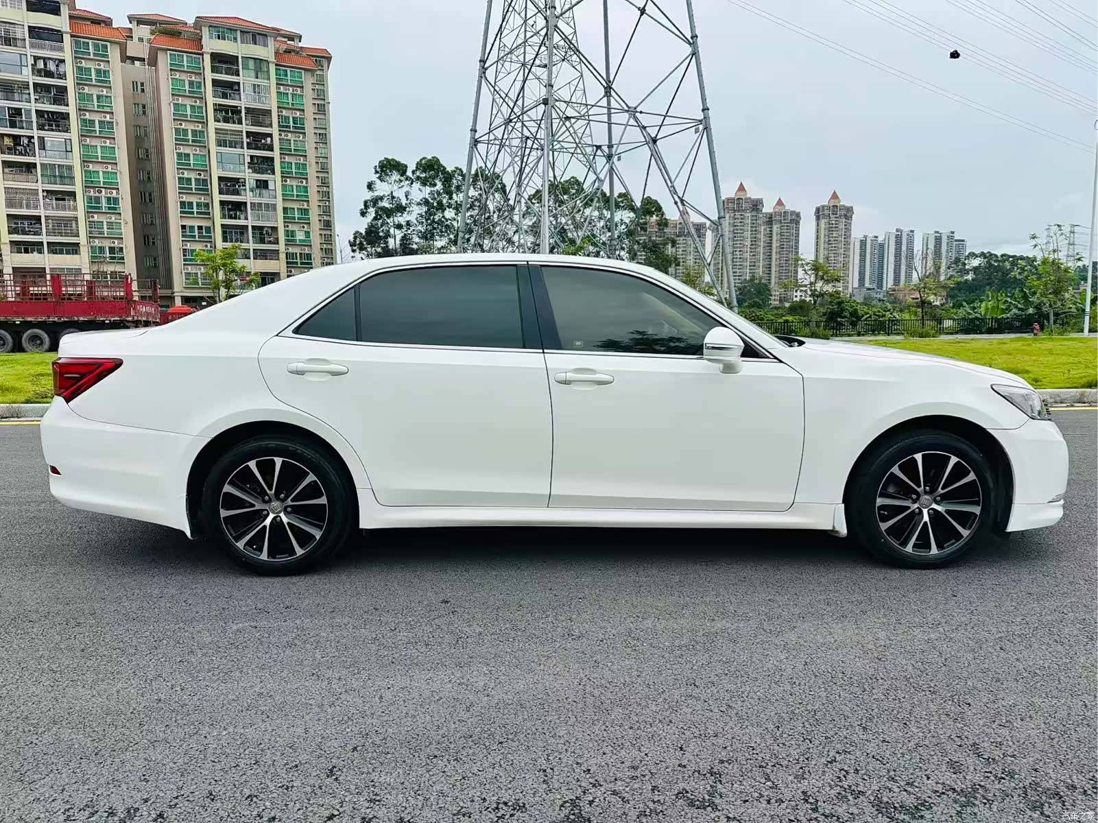 Toyota Crown, 2018 все фото