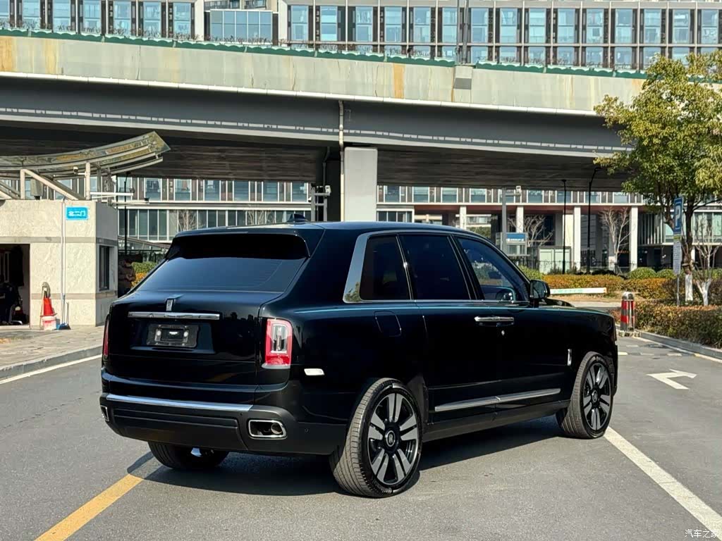 Rolls-Royce Cullinan, 2023 9