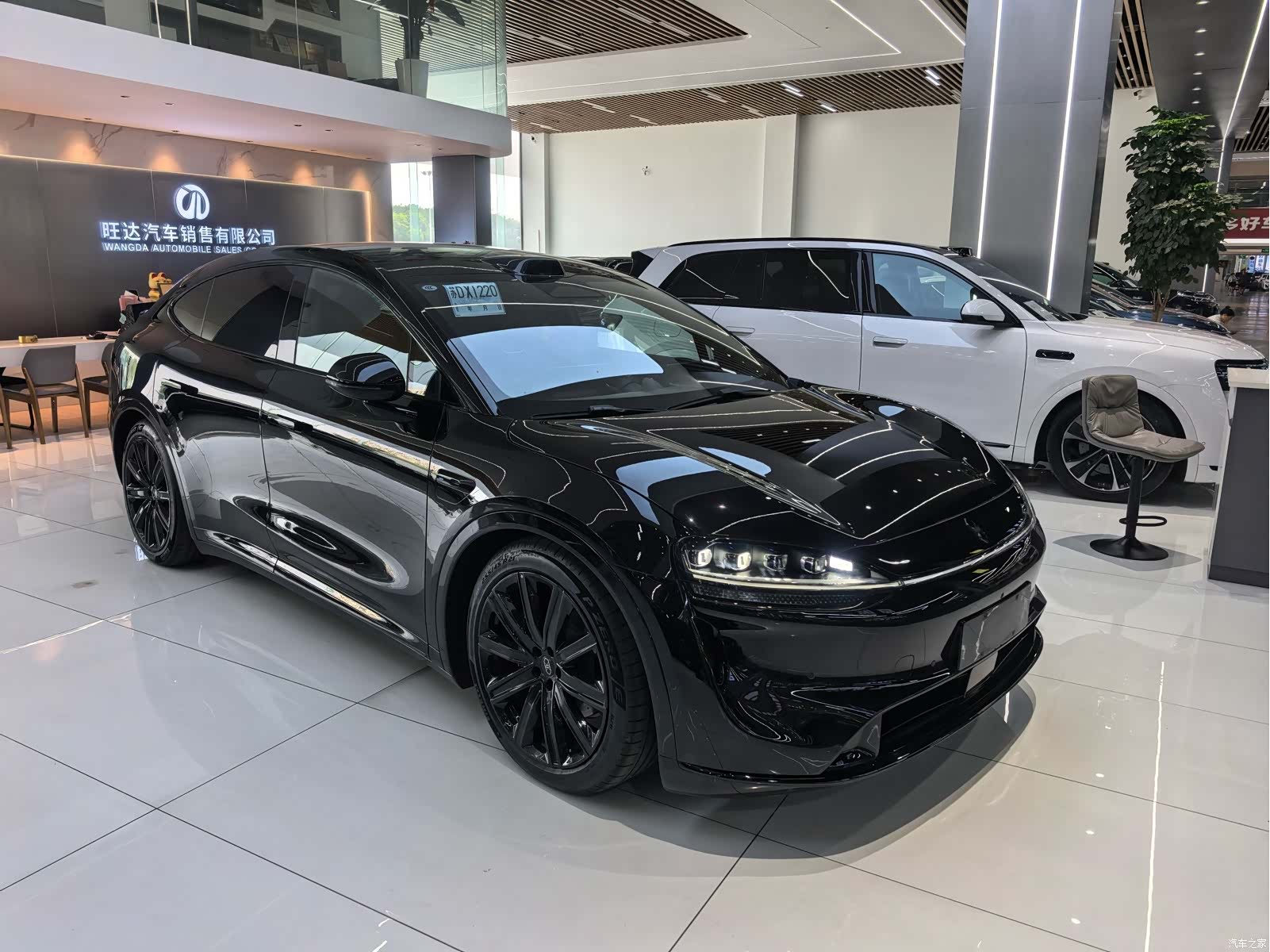 Luxeed R7, 2025 3
