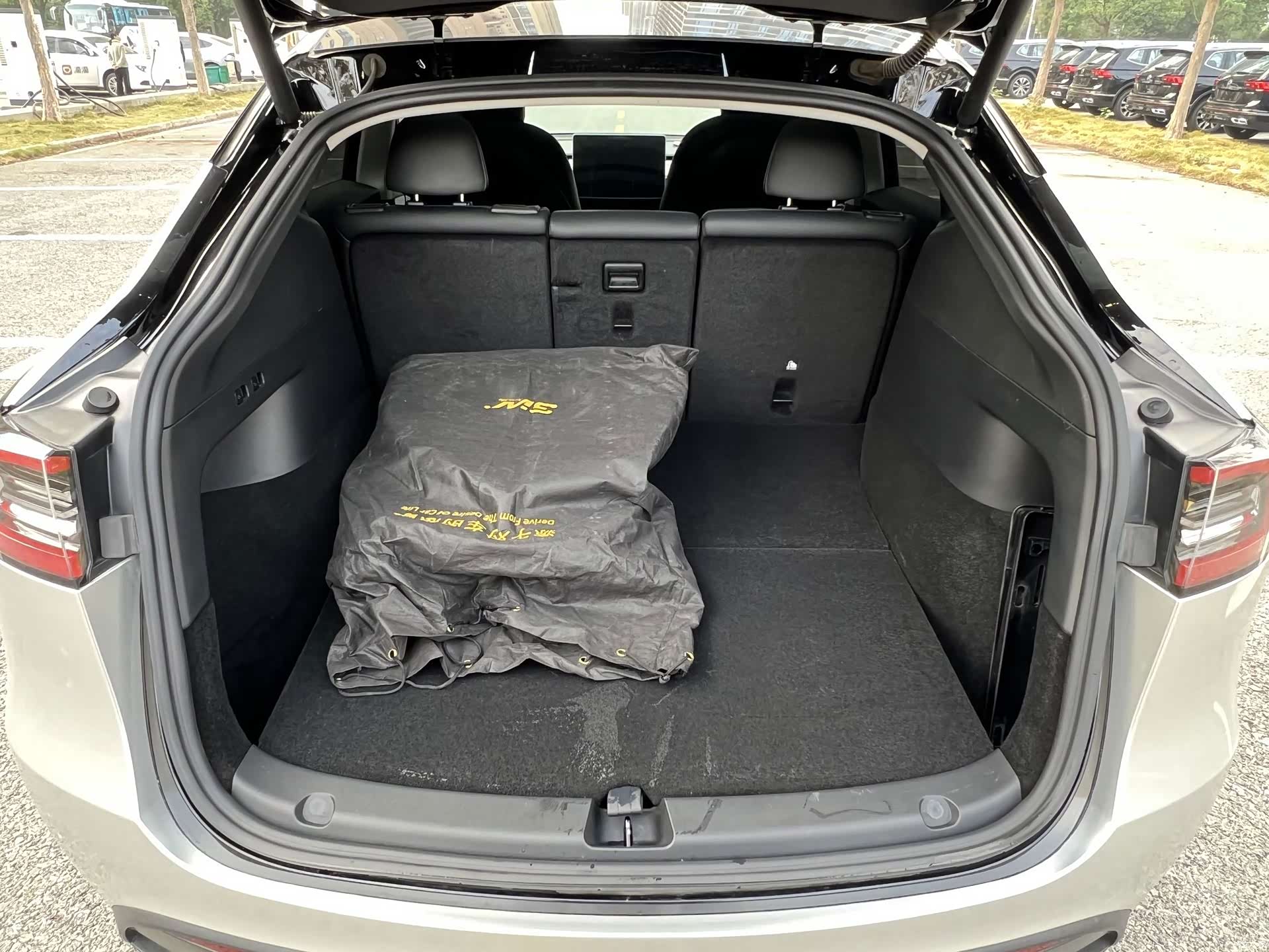 Tesla Model Y, 2021 12