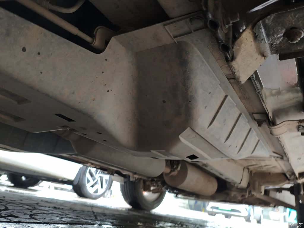 DongFeng AX7, 2018 16