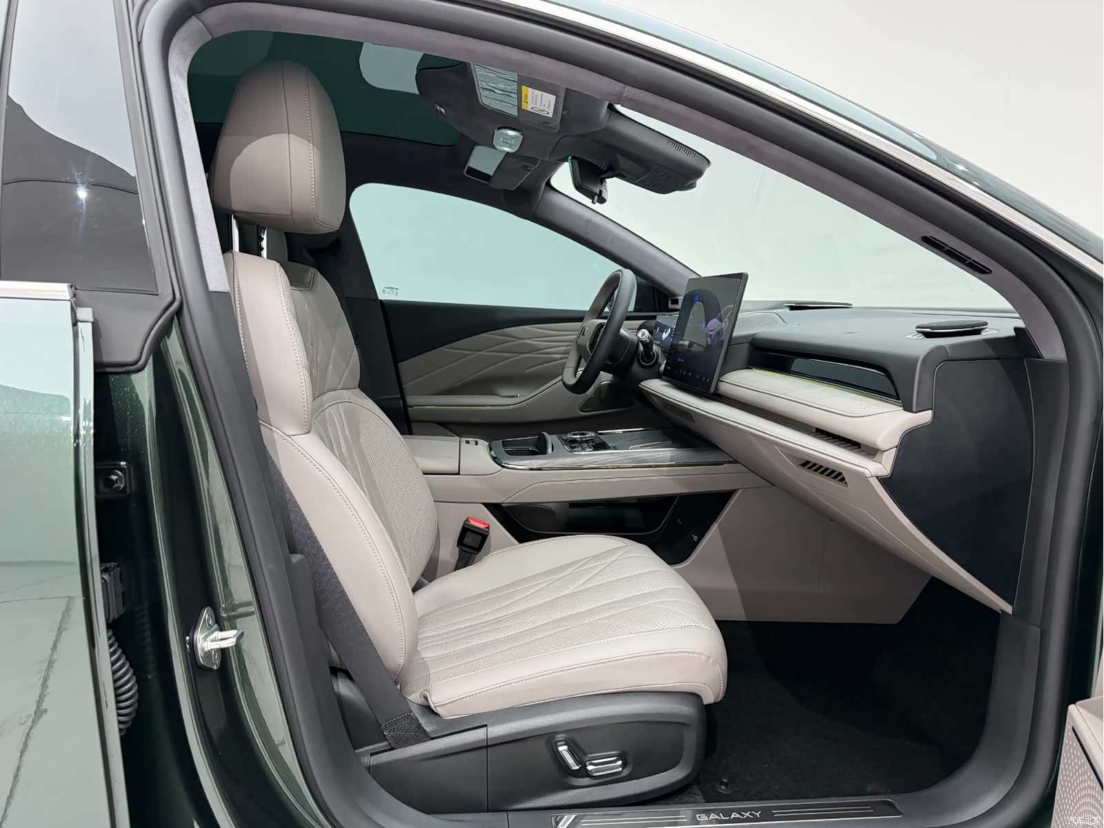 Geely 8, 2025 19