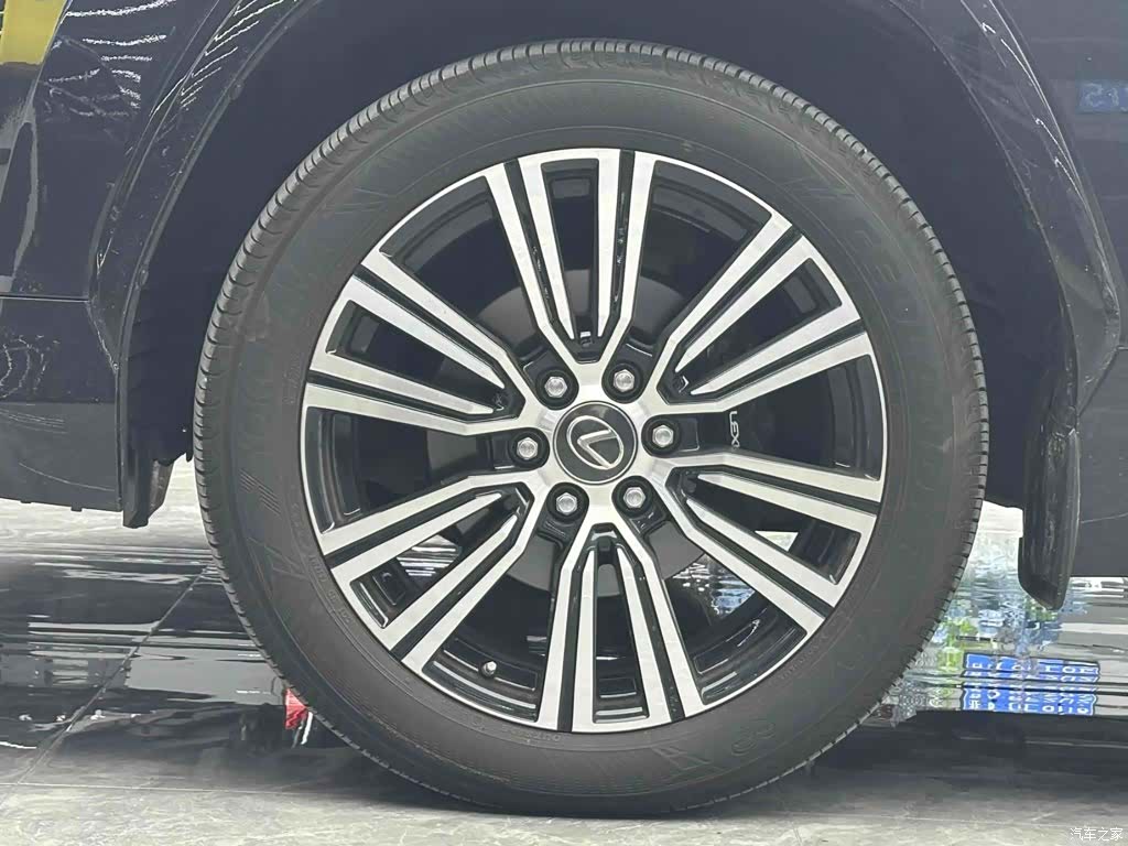 Lexus LX, 2024 4