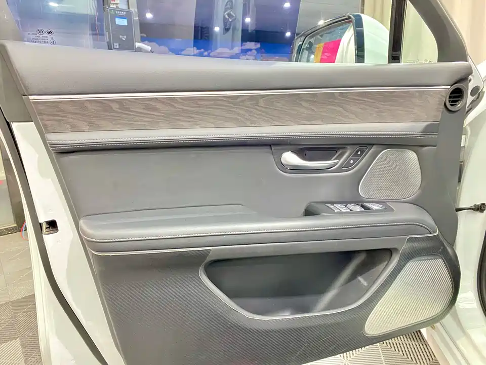 AITO Ask the world M5