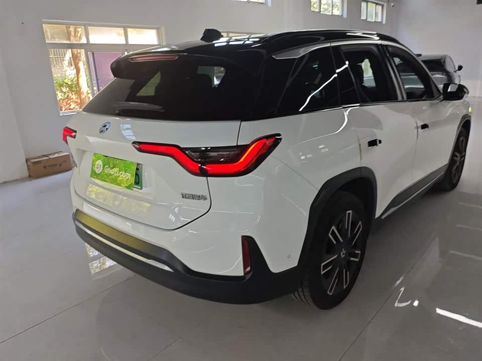 NIO ES6