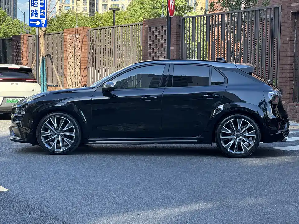 Lynk & Co 02 Hatchback