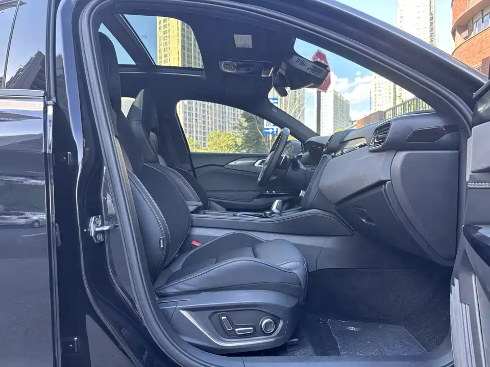 Lynk & Co 02 Hatchback