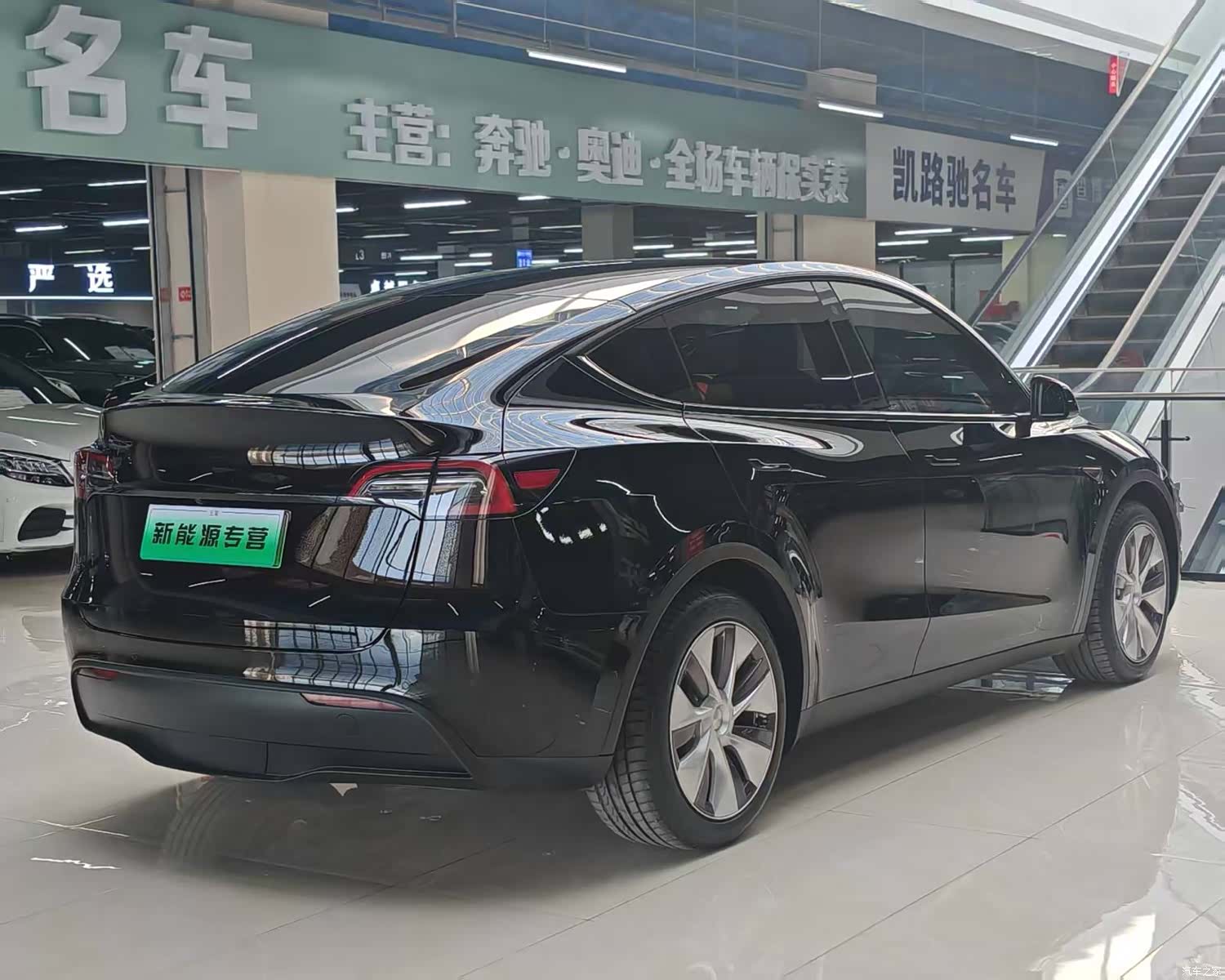 Tesla Model Y, 2023 6