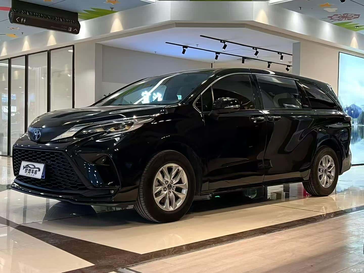 Toyota Granvia, 2024 1