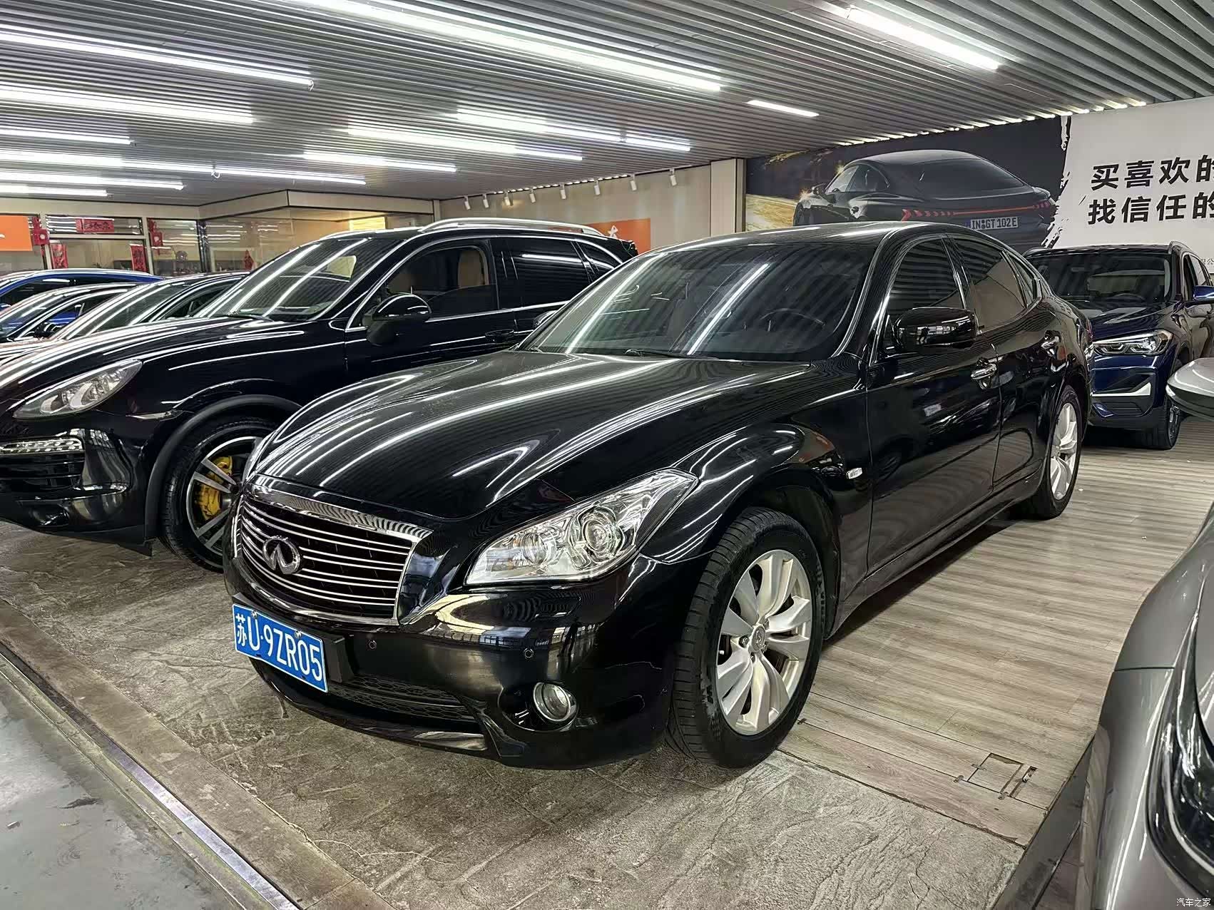 Infiniti Q70, 2012 1