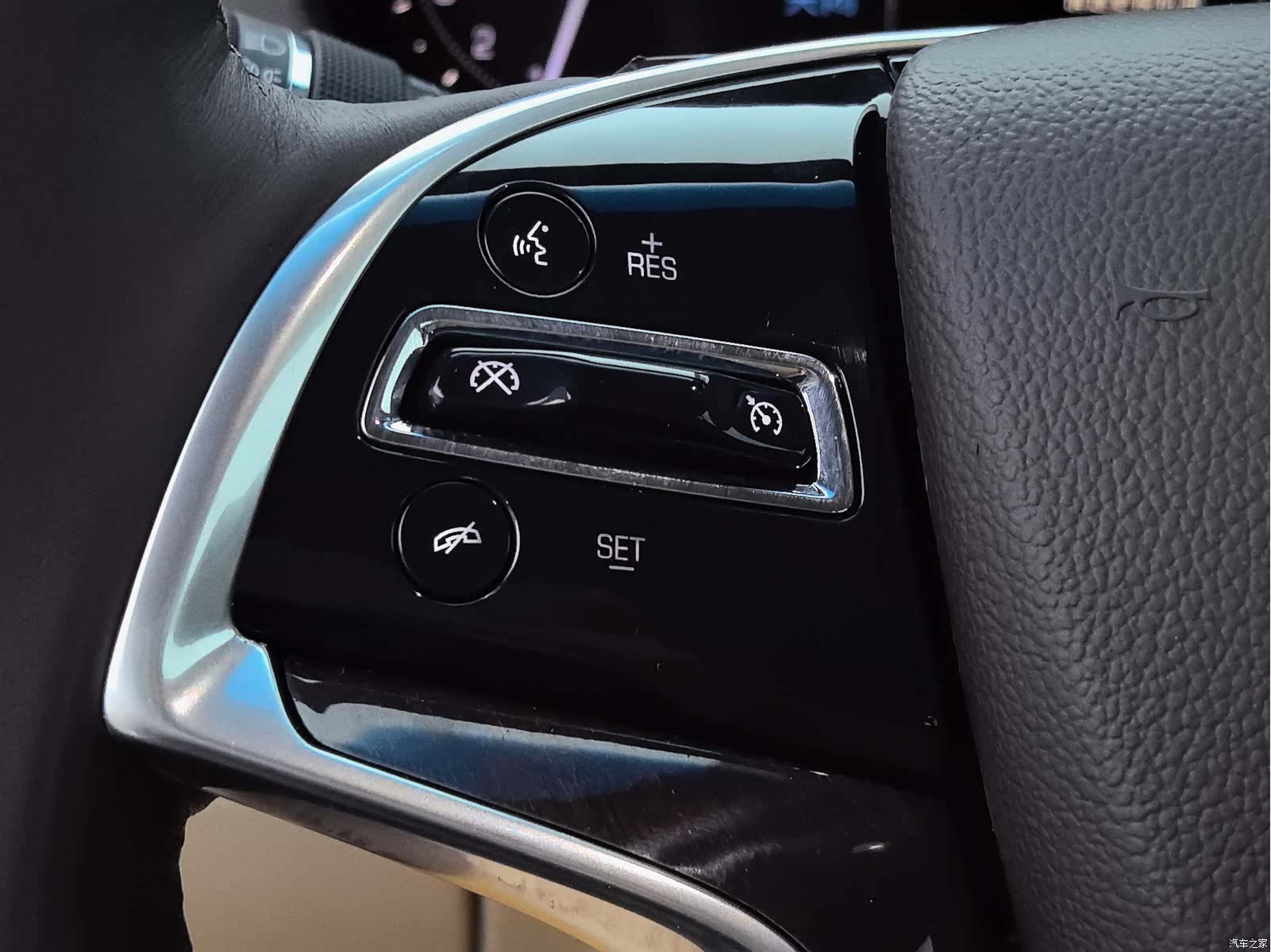 Cadillac XTS, 2017 18
