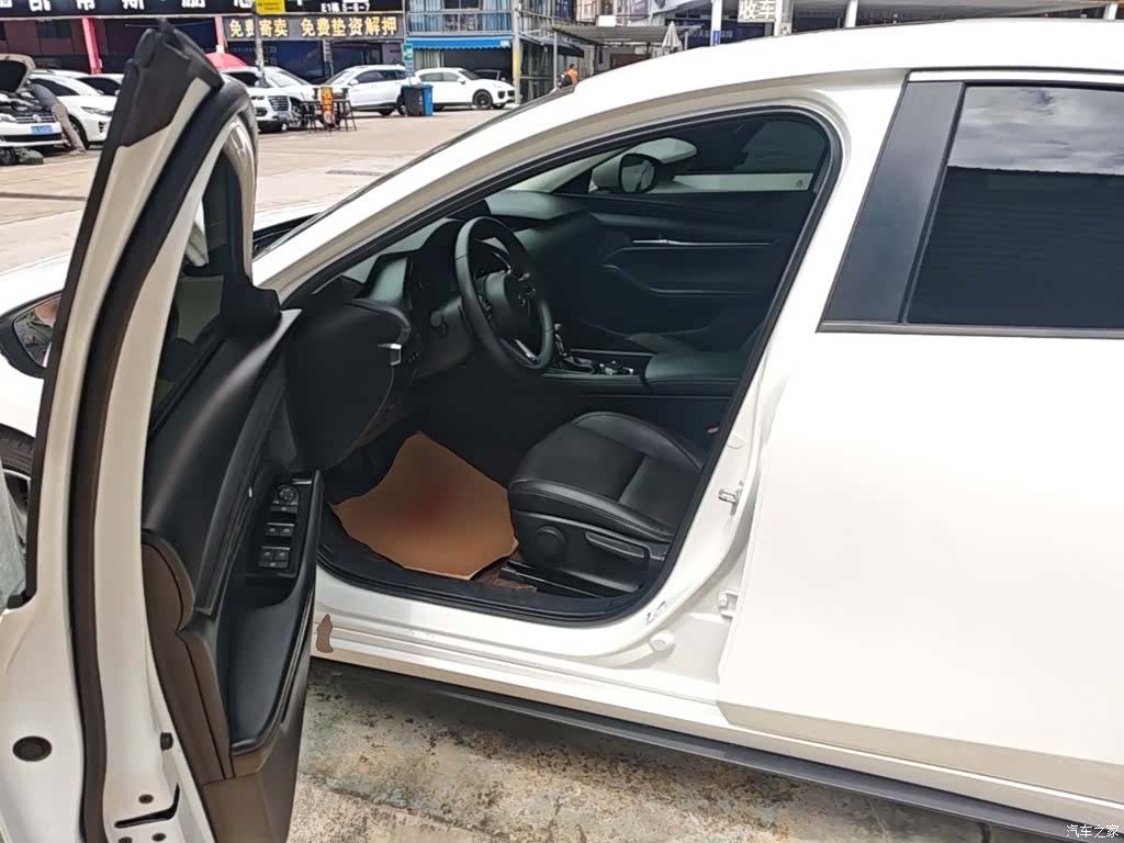 Mazda Mazda3, 2022 16