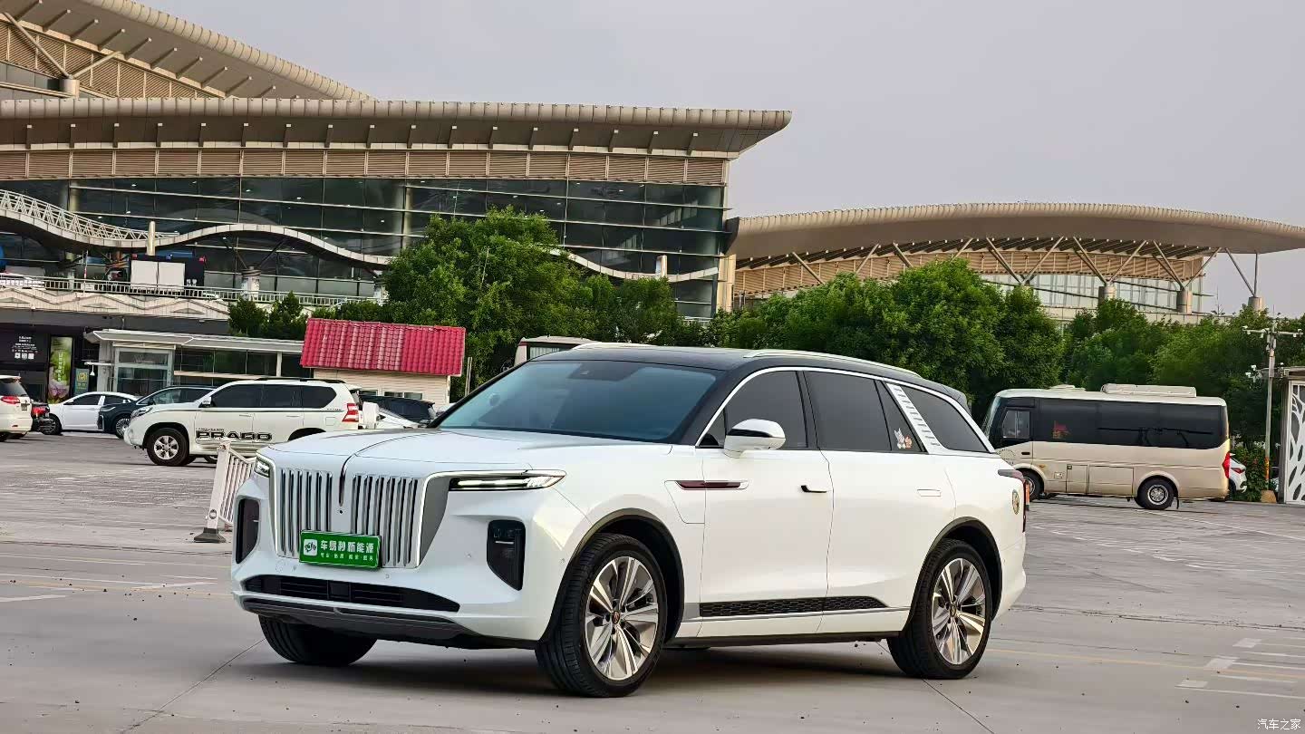 Hongqi E-HS9, 2022 1