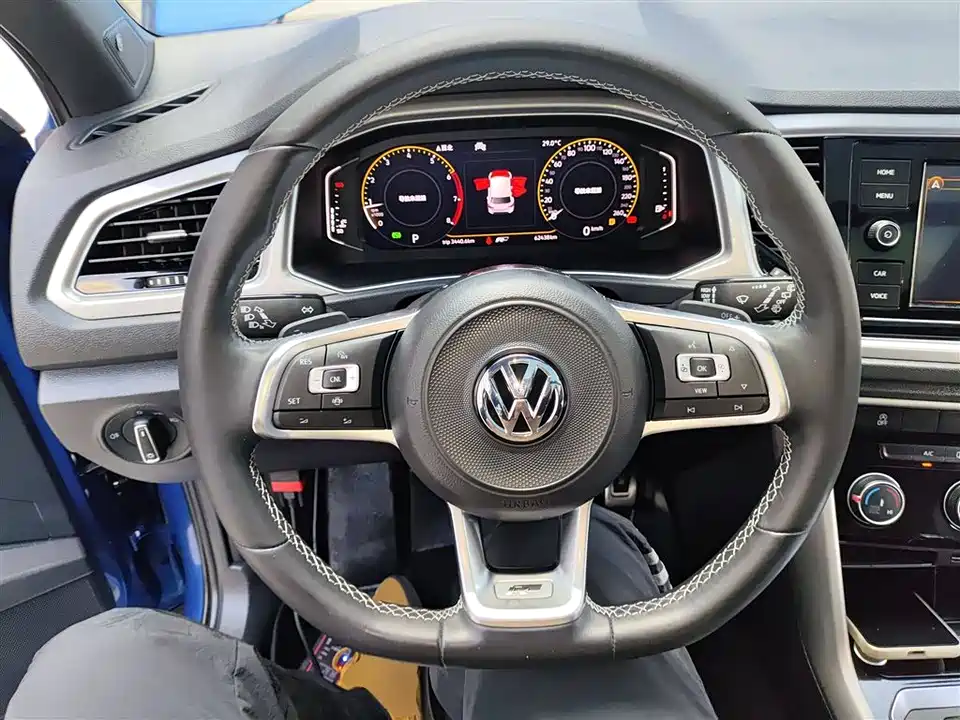 Volkswagen T-ROC exploring Songs