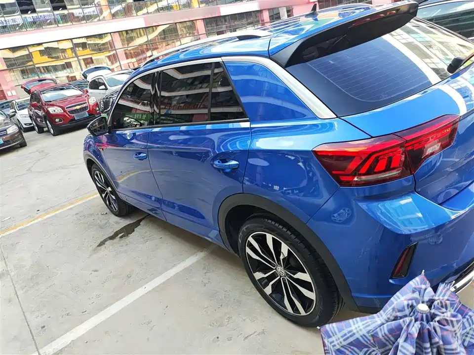 Volkswagen T-ROC exploring Songs