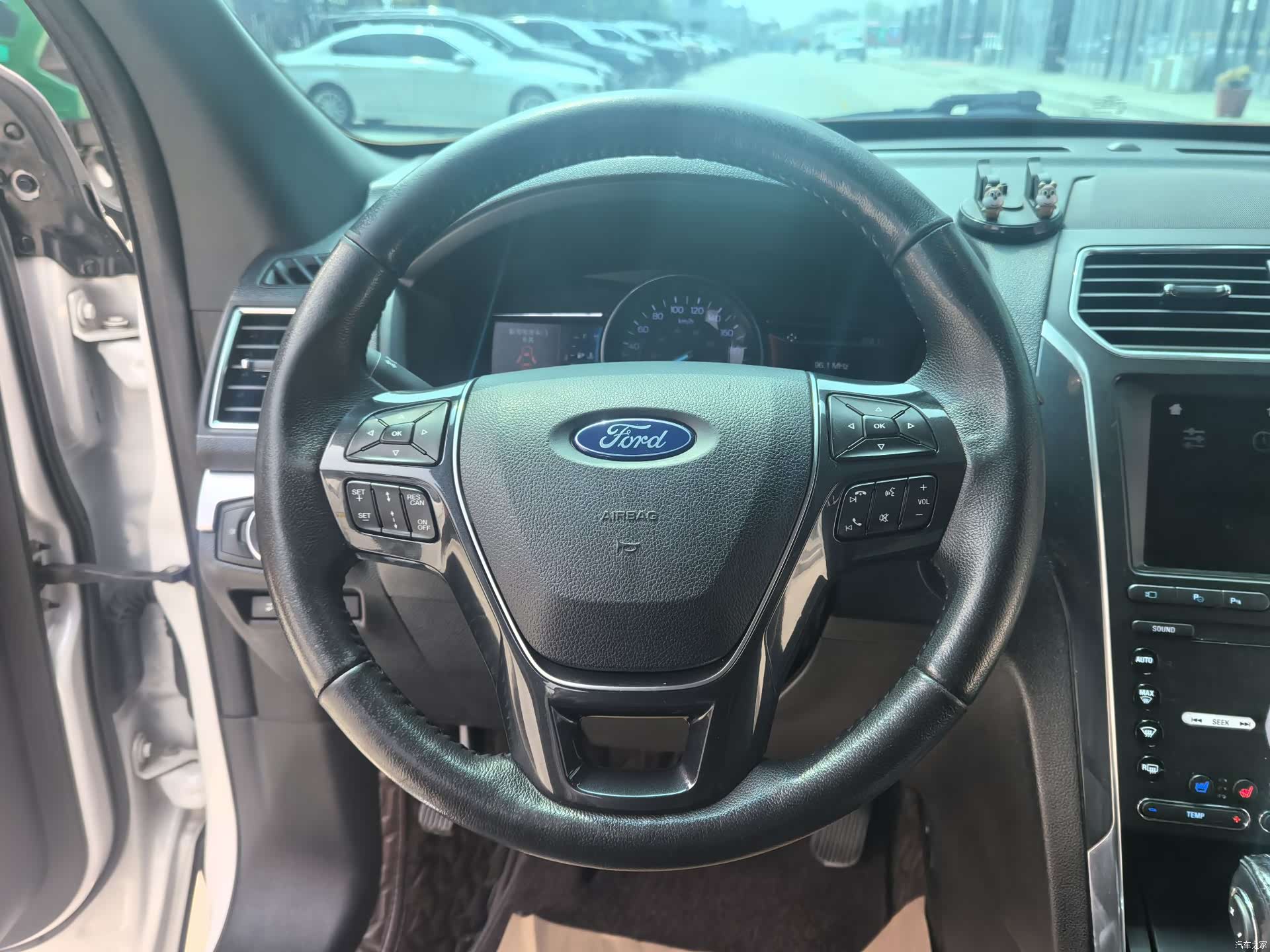Ford Explorer, 2019 26