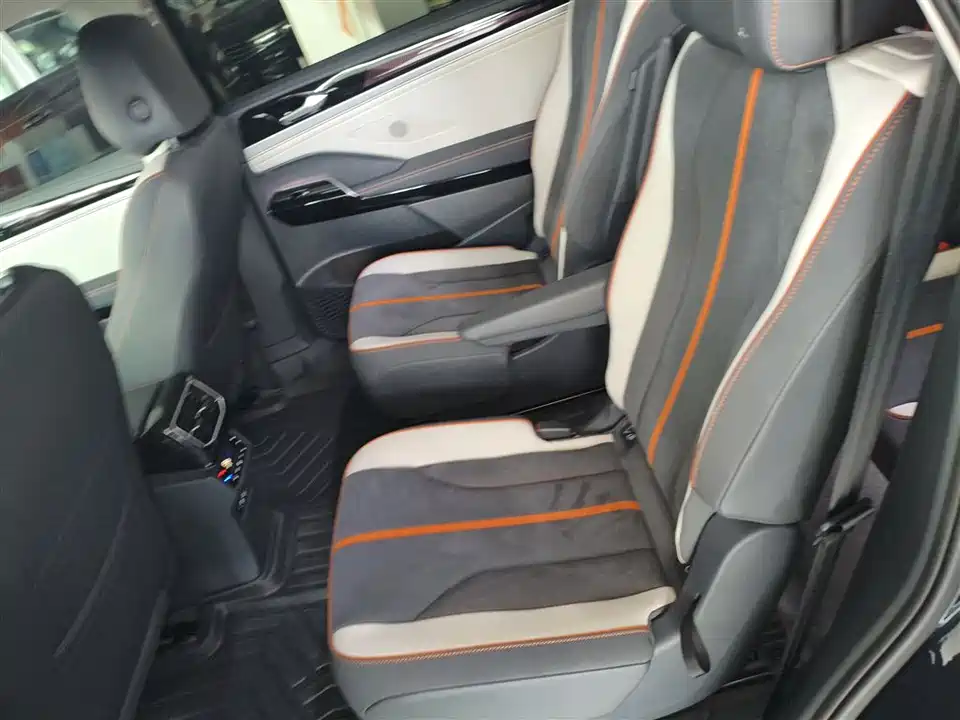 Volkswagen ID.6 CROZZ