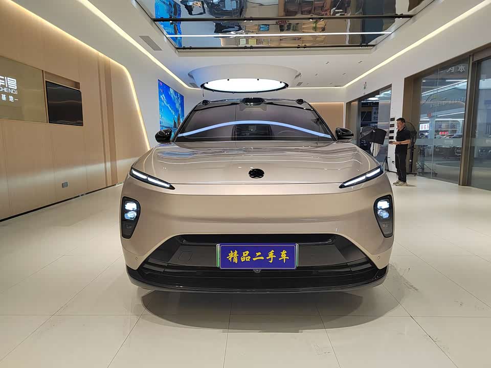 NIO ES8